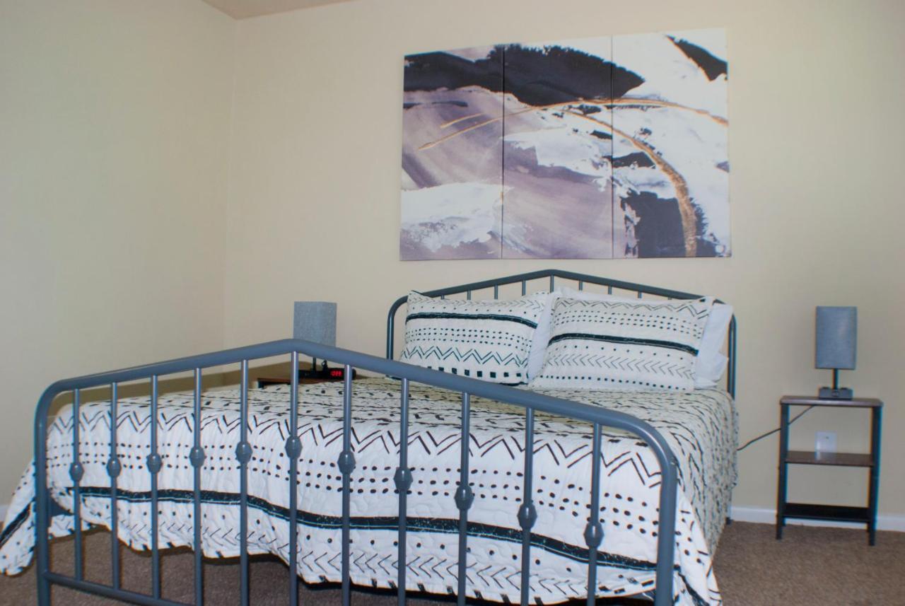 Cool & Comfy Condo! Family Friendly! Колледж-Стейшн Экстерьер фото